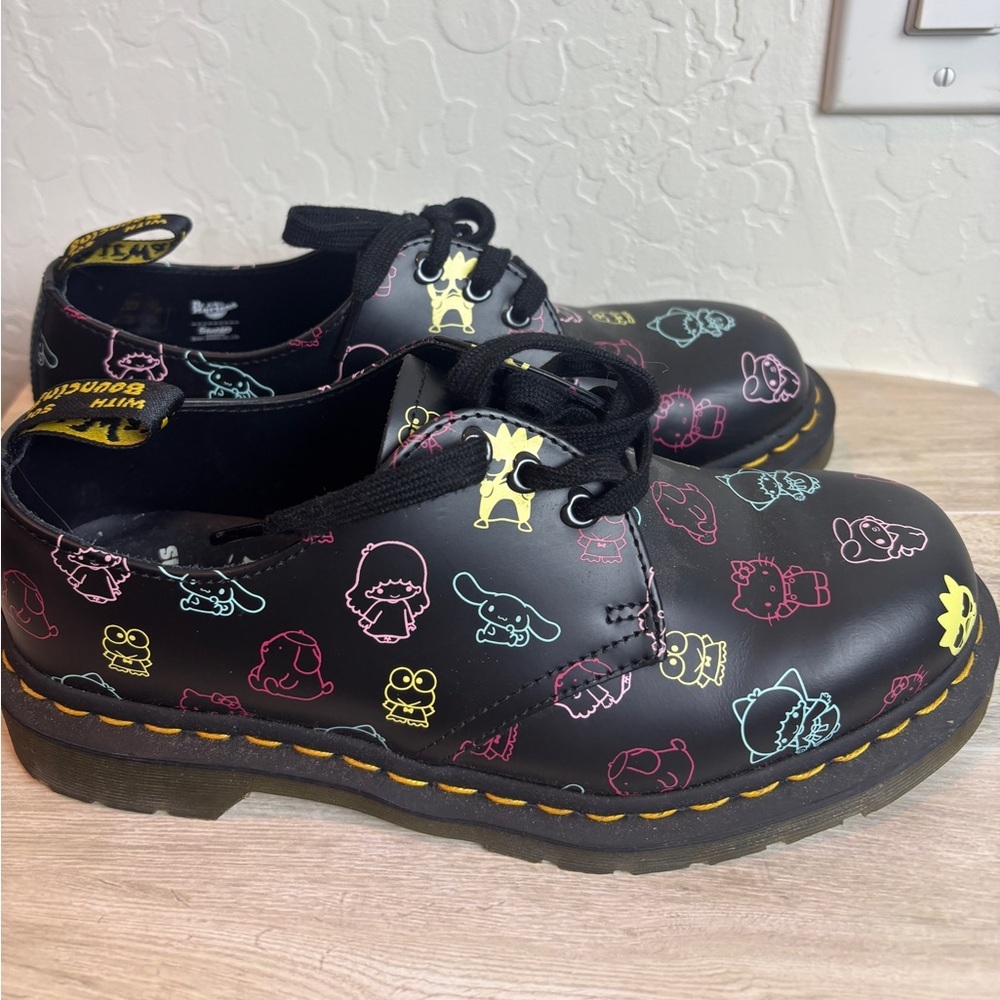 ✅HELLO KITTY & FRIENDS 1461 SMOOTH LEATHER OXFORD SHOES new sold out size 8
